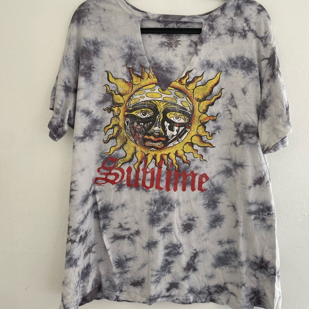 Acid Wash Grey 'SUBLIME' Keyhole T-Shirt- Size 2- Torrid